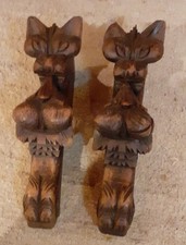 Zwei antike handgeschnitzte